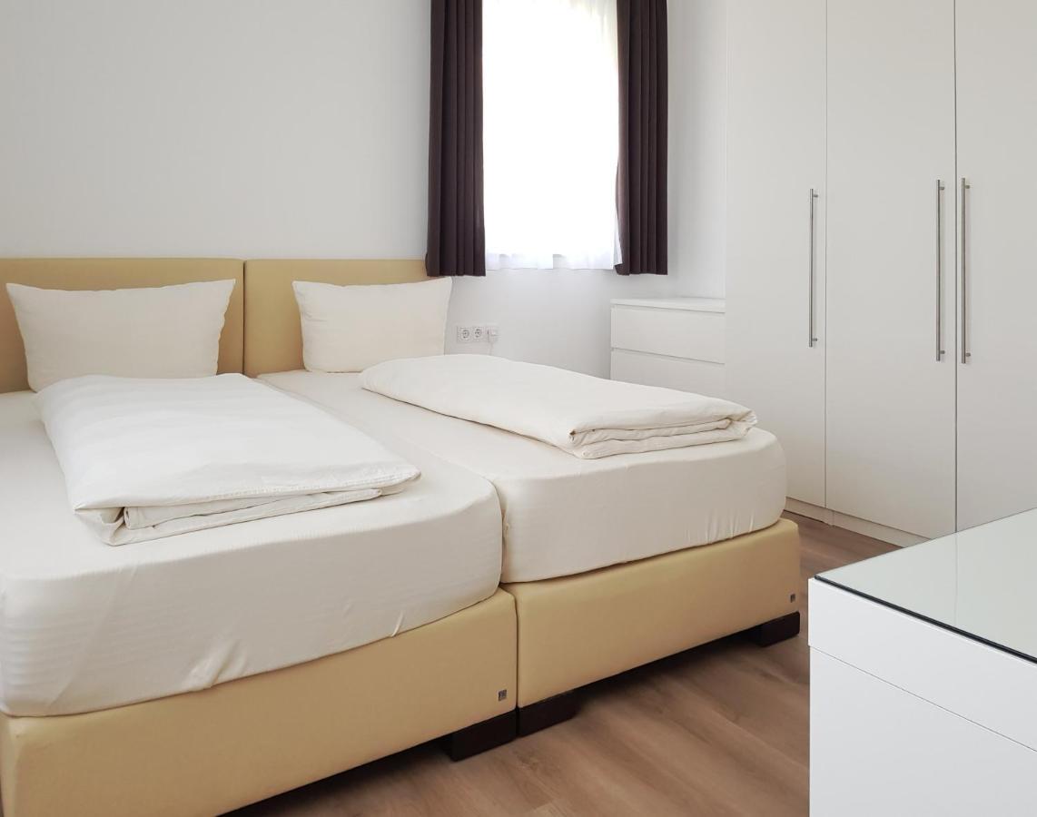 Hotel-Garni 'Zum Weinkrug' ゾンマーハウゼン エクステリア 写真