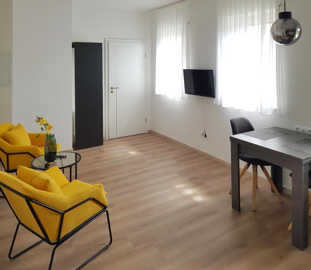 Hotel-Garni 'Zum Weinkrug' ゾンマーハウゼン 部屋 写真