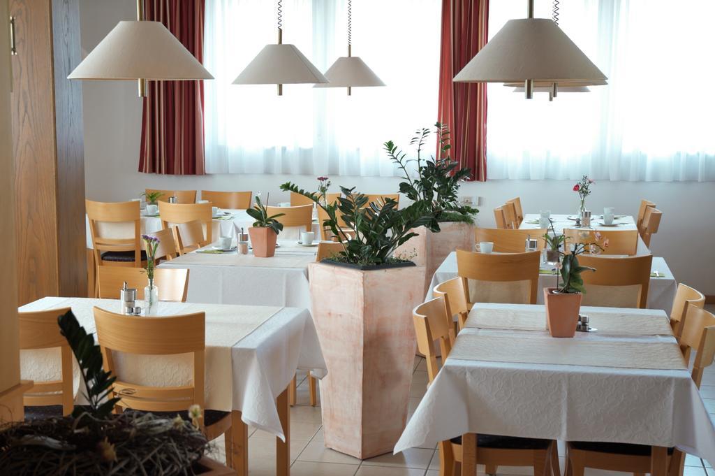 Hotel-Garni 'Zum Weinkrug' ゾンマーハウゼン エクステリア 写真