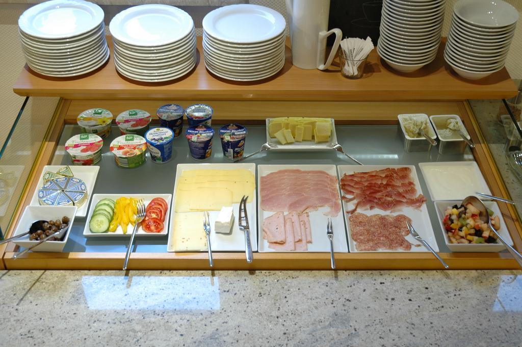 Hotel-Garni 'Zum Weinkrug' ゾンマーハウゼン エクステリア 写真