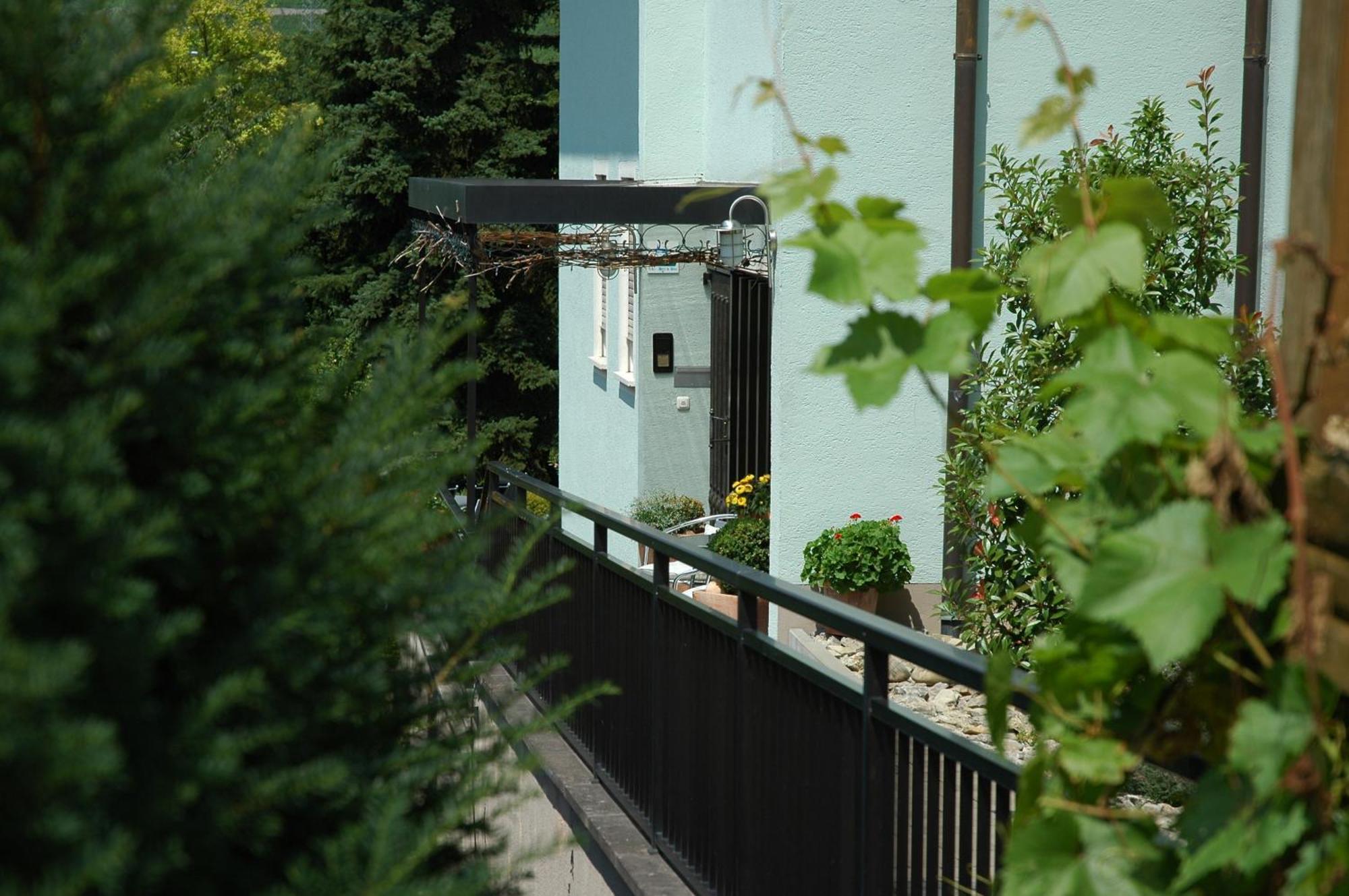 Hotel-Garni 'Zum Weinkrug' ゾンマーハウゼン エクステリア 写真