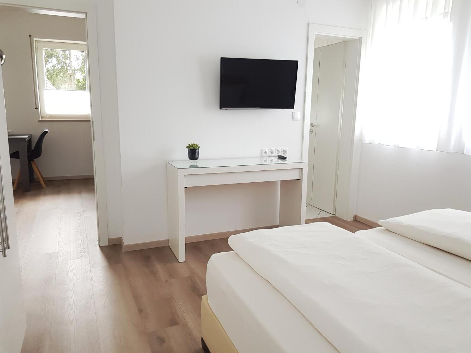 Hotel-Garni 'Zum Weinkrug' ゾンマーハウゼン 部屋 写真
